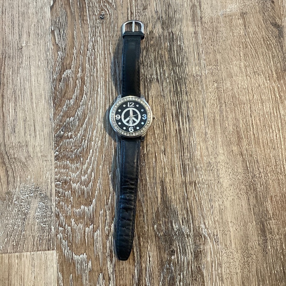 VINTAGE Geneva Peace Watch